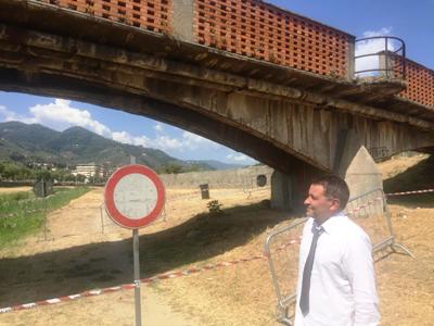 sindaco al sotto passaggio ponte del marchi