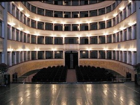 teatro pacini interno